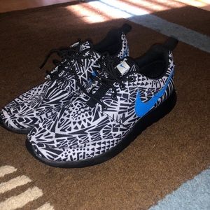 *SOLD* NWOT Nike Roshes
